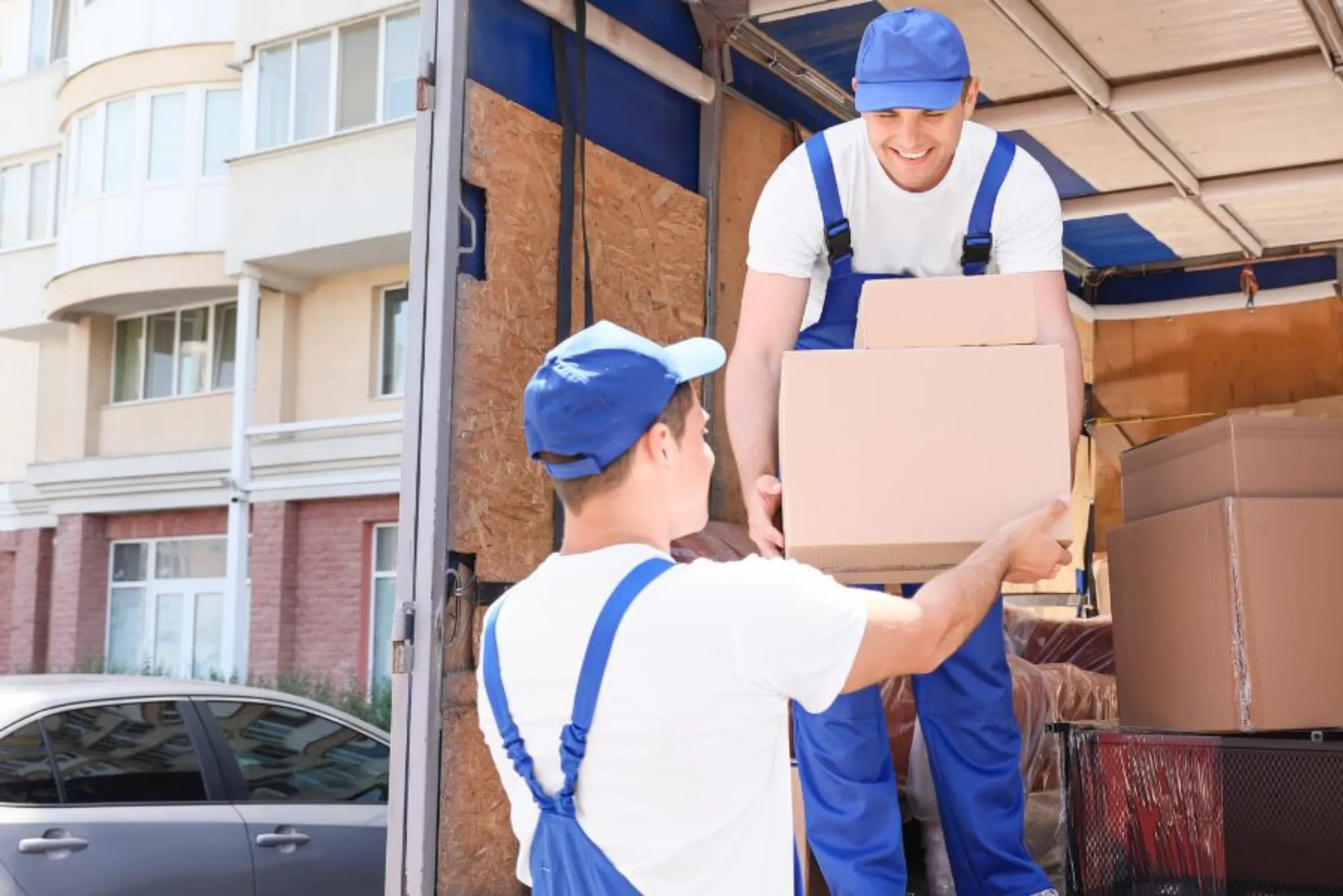 Efficient Door-to-Door Cargo to the UK from Dubai