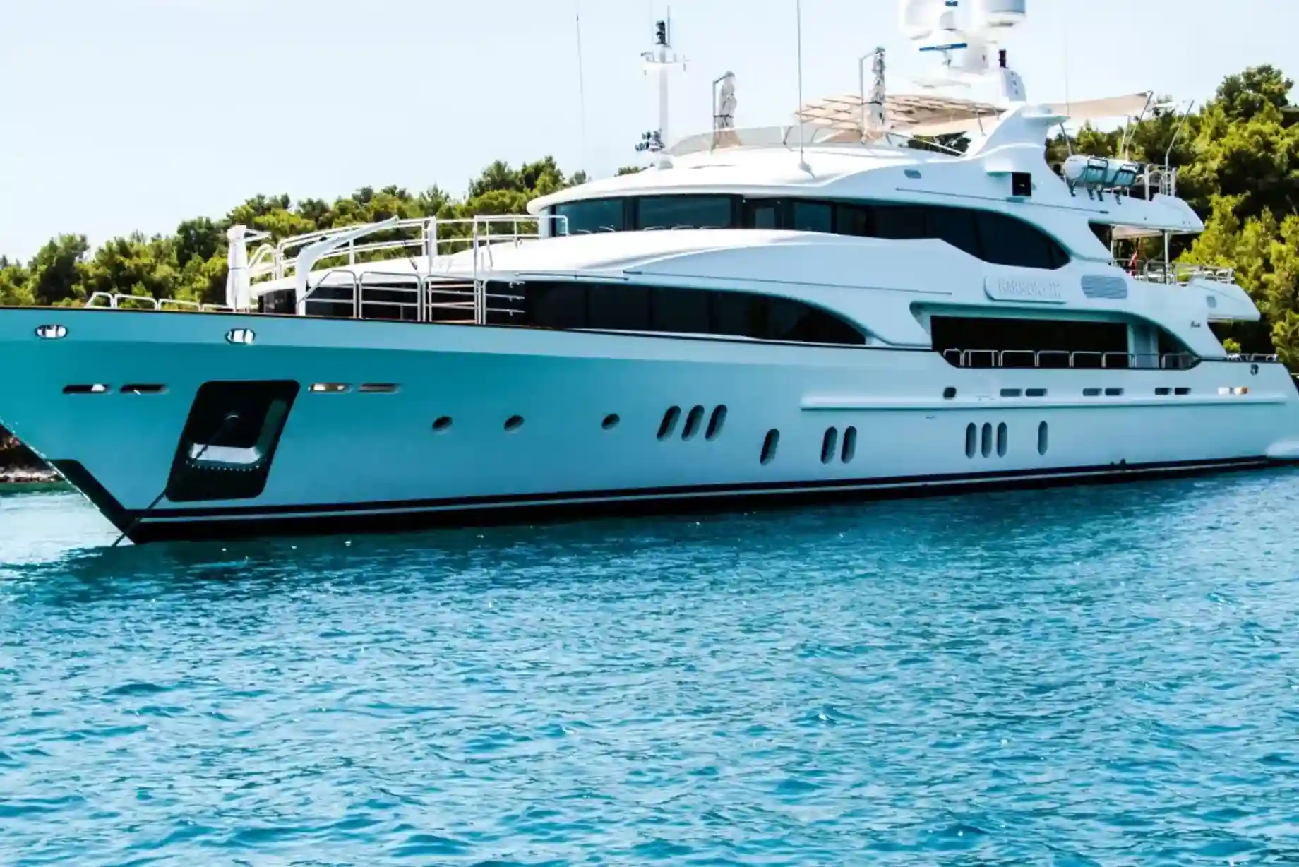 Are There Luxury Yacht Rentals Available in Dubai