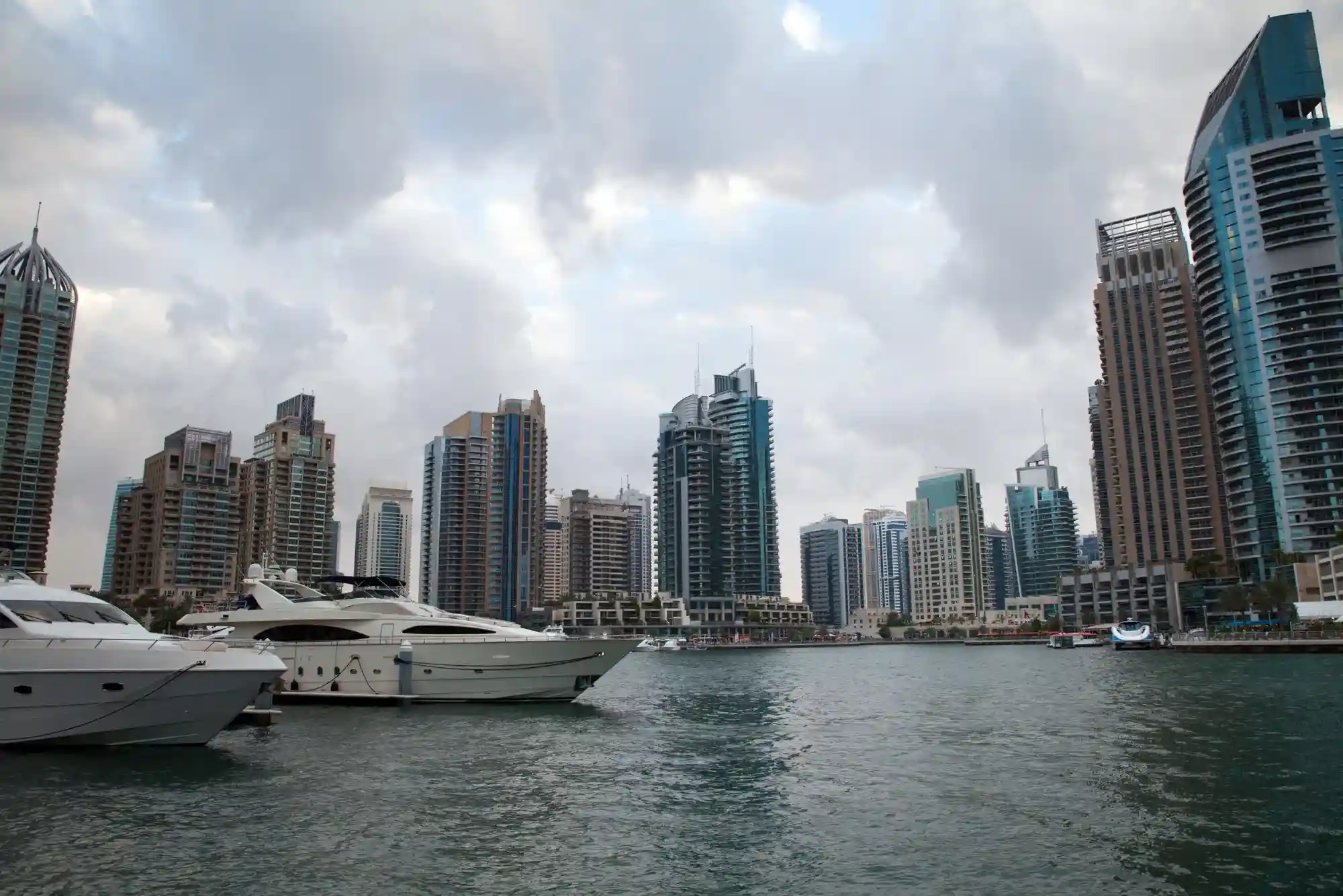 Guide to Yacht Rental Dubai and Beyond